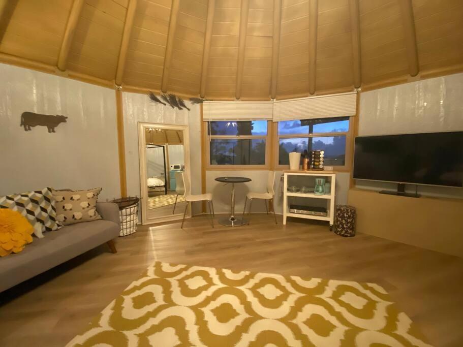 Villa Glamping-Sky Dome Yurt-Tiny House-2 By Lavenders Field à Valley Center Extérieur photo